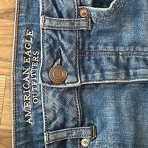 American Eagle Distressed Cropped Stretch Jeans. Size 4 - Picture 4 of 13